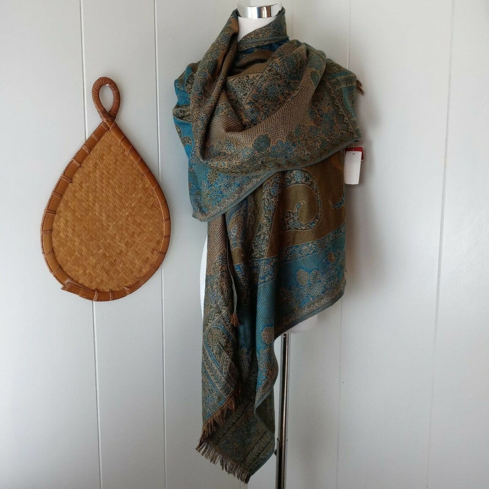 Van Heusen Women’s One Size large rectangular Scarf Wrap blue Versatile NWT